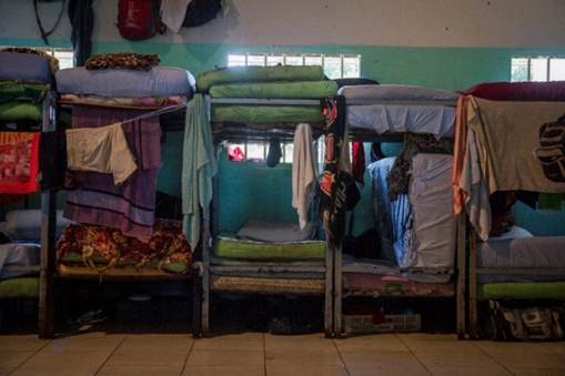 Imagen que contiene interior, cuarto, verde, artículos

El contenido generado por IA puede ser incorrecto.