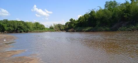 Un lago junto a un cuerpo de agua

El contenido generado por IA puede ser incorrecto.